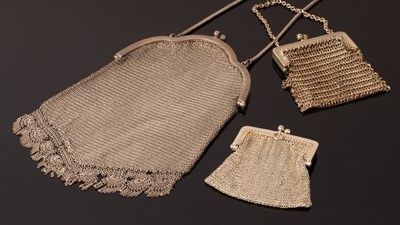 Lot 252 - A lady's white metal chain mail evening bag...