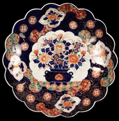 Lot 290 - A Japanese Imari plate of scalloped shape,...