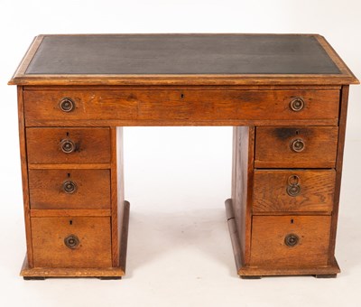 Lot 633 - An Edwardian oak pedestal desk, 115cm wide