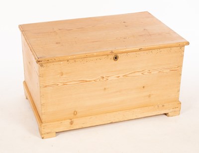 Lot 647 - A pine blanket box, 81cm wide