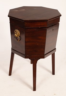 Lot 691 - A George III mahogany cellaret, 74cm x 47cm