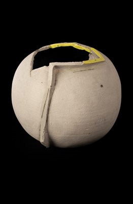 Lot 70 - Gordon Baldwin (born 1932), earthenware vessel...