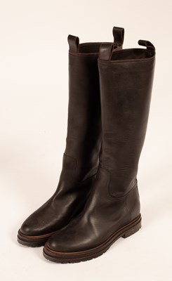 Lot 531 - A pair of long brown leather boots, size 39