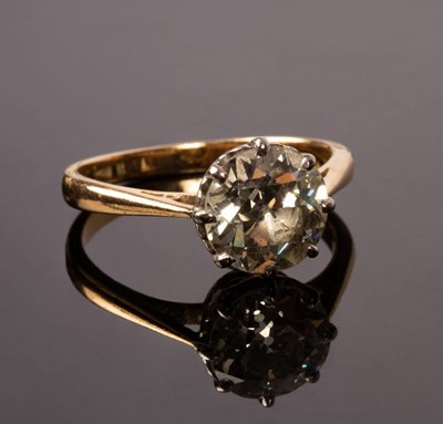 Lot 7 - A diamond solitaire ring, the claw set stone...