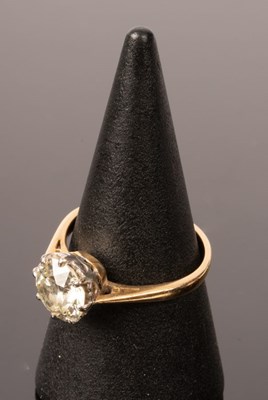 Lot 7 - A diamond solitaire ring, the claw set stone...