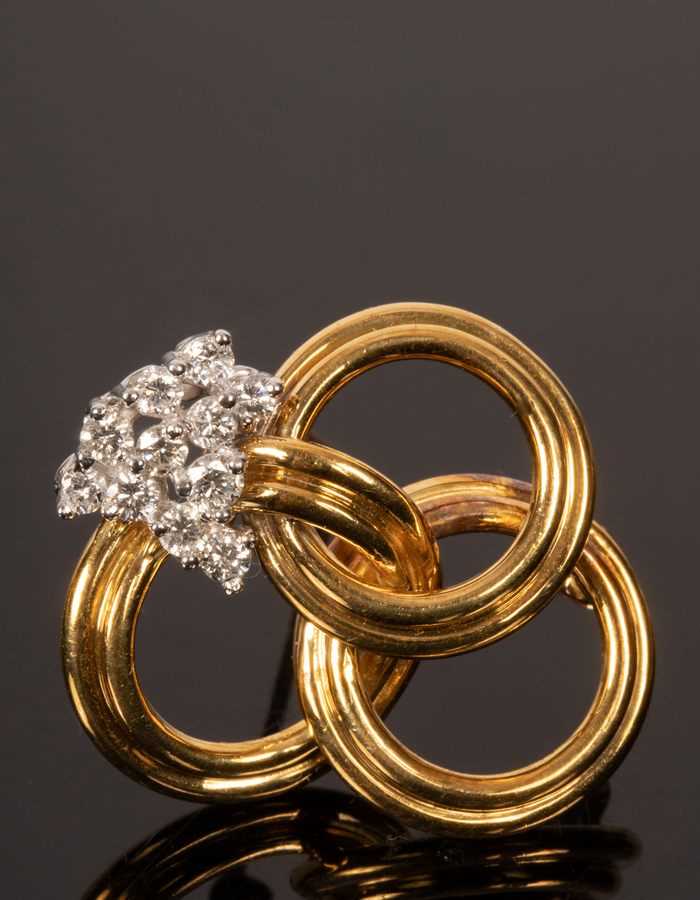Lot 13 - A diamond brooch set in 18ct yellow gold,...