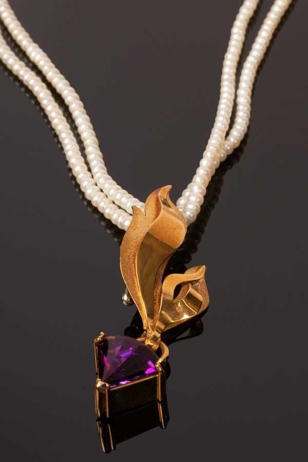 Lot 27 - An amethyst pendant, the 3.57ct amethyst of...