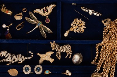 Lot 33 - A large quantity of costume jewellery