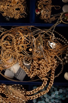 Lot 33 - A large quantity of costume jewellery