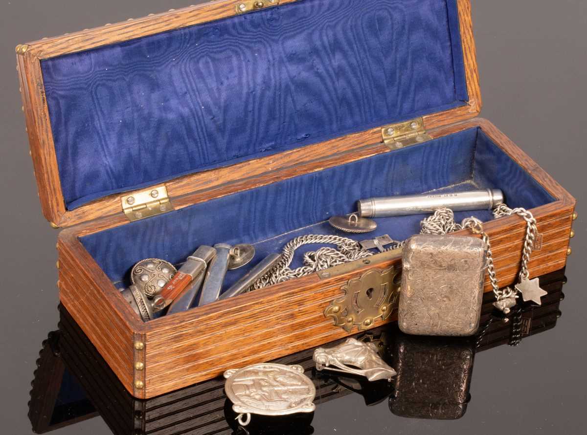 Lot 41 - A quantity of silver and white metal jewellery...