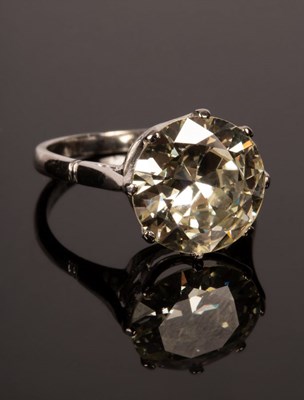 Lot 46 - A diamond solitaire ring, the single stone of...