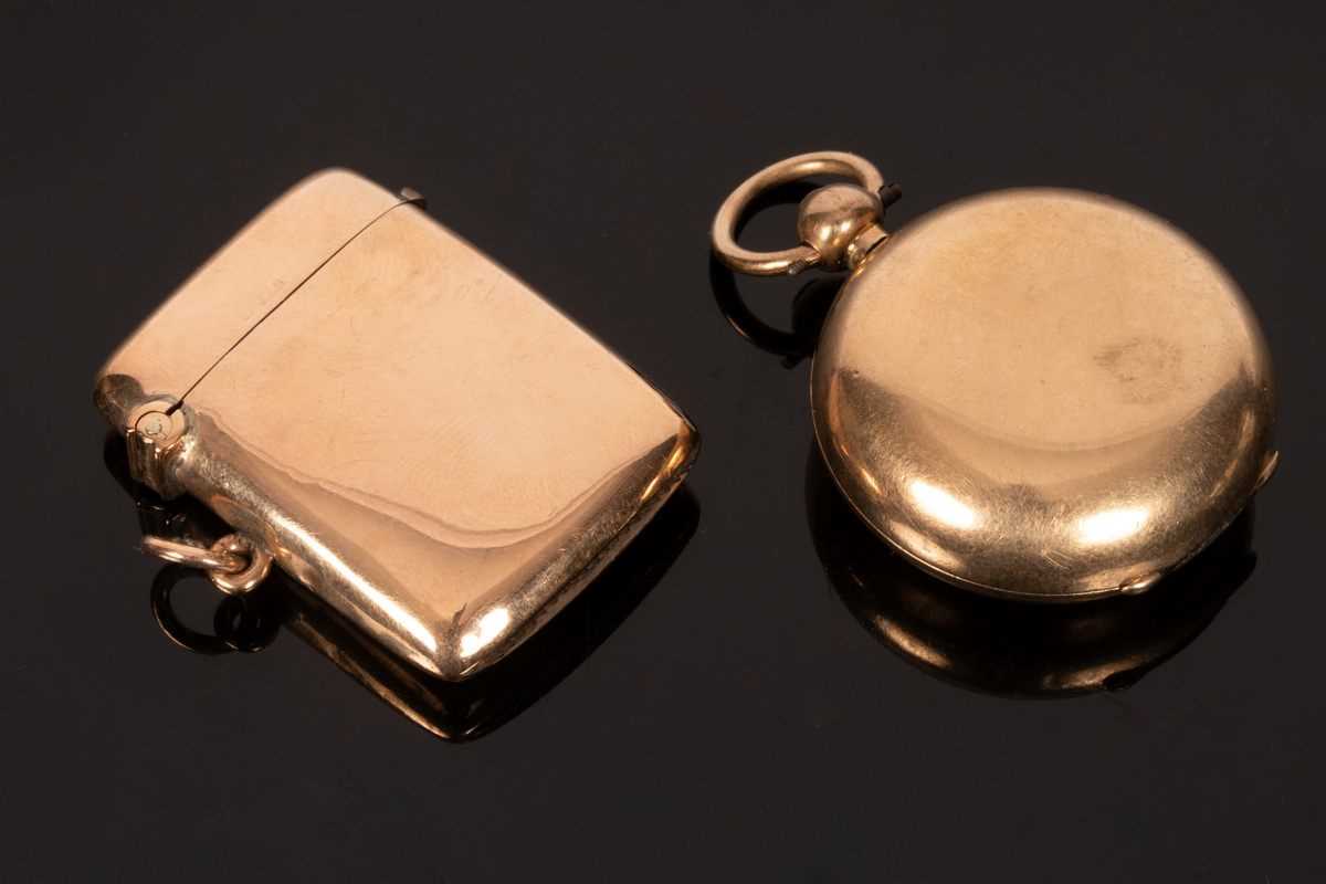 Lot 47 - An Edwardian 9ct filled gold sovereign holder,...