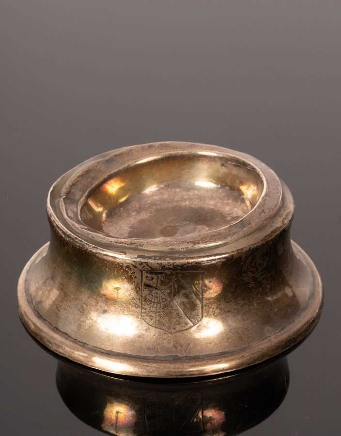 Lot 101 - An early 18th Century silver trencher salt,...