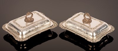 Lot 165 - A pair of George III silver entrée dishes and...