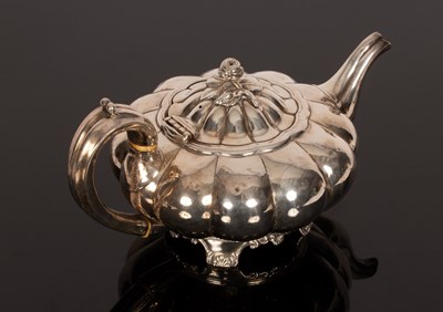 Lot 184 - A George IV silver teapot, Richard Pierce &...