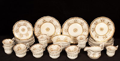 Lot 213 - A Spode Copeland china dinner service of...