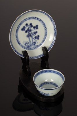 Lot 267 - An 18th Century Nanking Cargo tea bowl and...