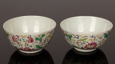 Lot 285 - A pair of Chinese famille rose bowls, 20th...