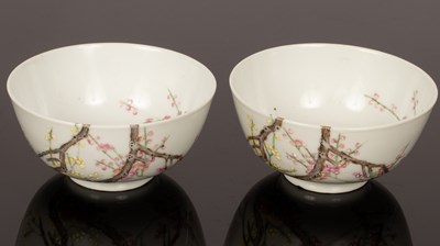 Lot 286 - A pair of Chinese famille rose bowls, 20th...