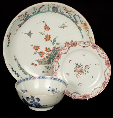 Lot 291 - A Chinese Kakiemon-style dish with later...