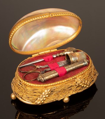 Lot 353 - A late 19th Century etui in a gilt metal...