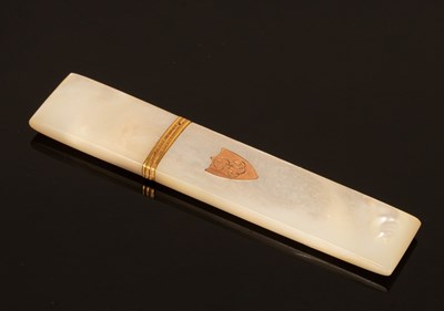 Lot 418 - A mother-of-pearl gold mounted needle case,...