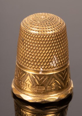 Lot 425 - A 9ct gold thimble, Birmingham 1952