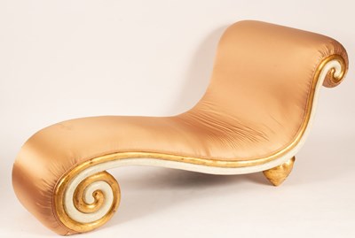 Lot 753 - A gilt and painted frame chaise longue of...