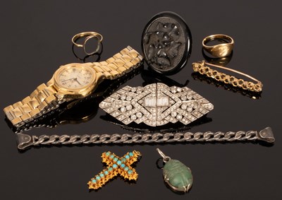 Lot 1 - A quantity of jewellery to include an 18ct...