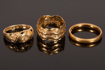 Lot 12 - A William IV 18ct yellow gold ring, maker...
