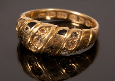 Lot 12 - A William IV 18ct yellow gold ring, maker...