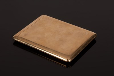 Lot 22 - A 9ct gold cigarette case of plain rectangular...