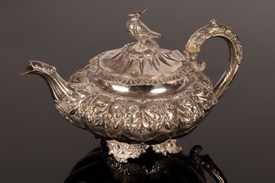 Lot 69 - A William IV silver teapot, Jonathan Hayne,...