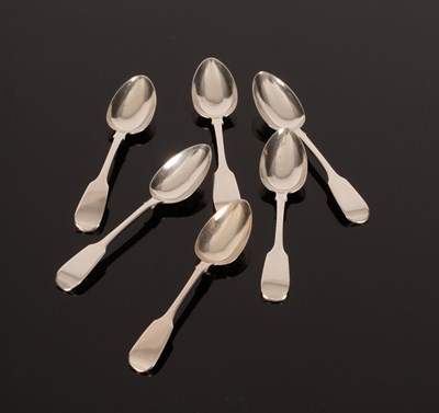 Lot 114 - Six George IV fiddle pattern silver teaspoons,...