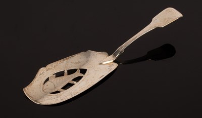 Lot 123 - A George III silver fish slice, William Welch...