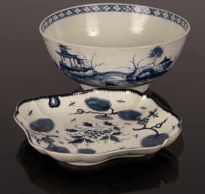 Lot 278 - A Worcester blue and white bowl, chinoiserie...