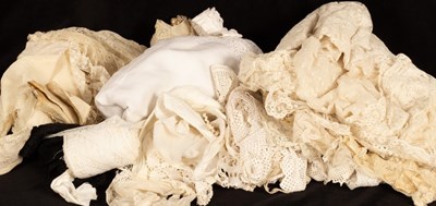 Lot 408 - A quantity of lace and textiles, to include...