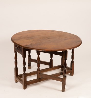 Lot 621 - An oak oval two-flap table, 97cm wide