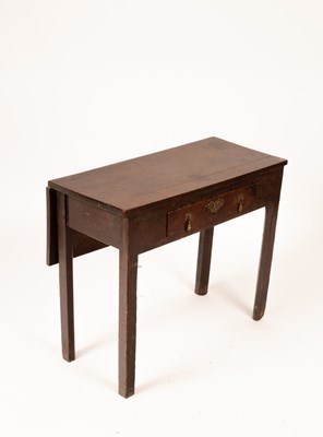 Lot 793 - Sundry furniture to include a single flap...