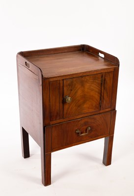 Lot 831 - A George III mahogany tray-top commode, 61cm wide