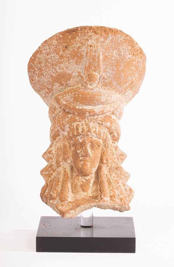 Lot 4 - An Egyptian terracotta head of Isis-Aphrodite,...