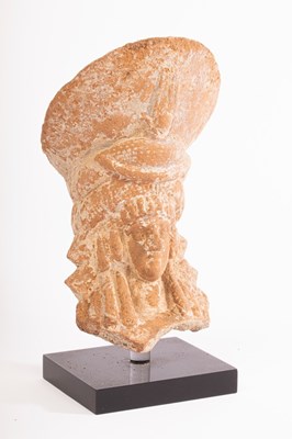 Lot 4 - An Egyptian terracotta head of Isis-Aphrodite,...