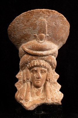Lot 4 - An Egyptian terracotta head of Isis-Aphrodite,...