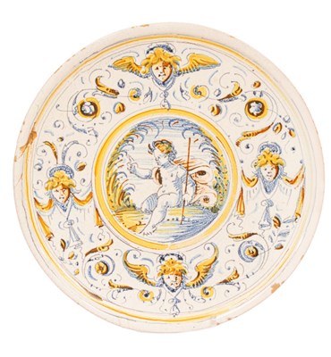 Lot 54 - An Italian Maiolica circular tazza, Deruta,...