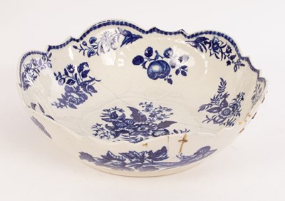 Lot 412 - A Worcester blue and white junket dish/salad...