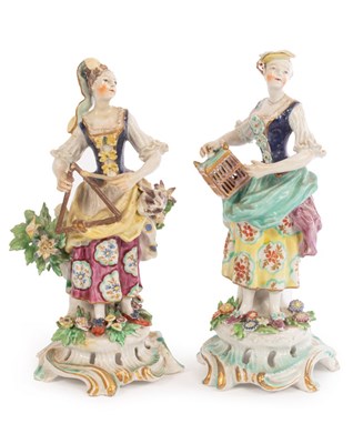 Lot 417 - A Bow figure of a lady emblematic of marriage...