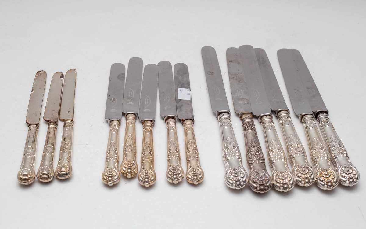 Lot 12 - A set of six Edwardian silver handled knives,...