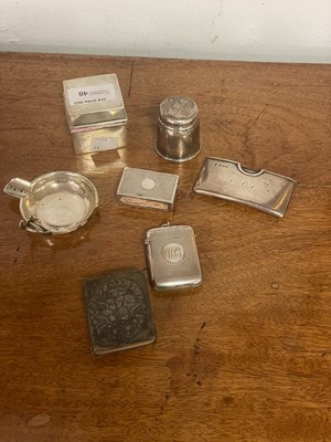 Lot 48 - A quantity of small silver items to include a...