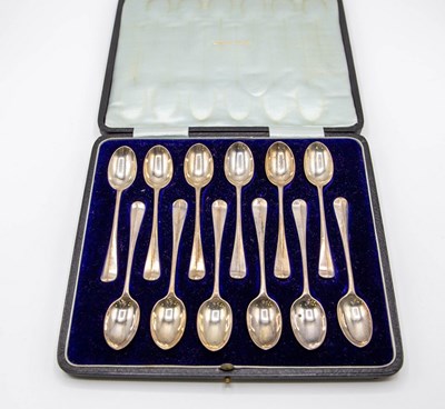 Lot 70 - A set of twelve silver rattail pattern...