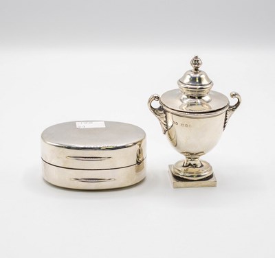 Lot 91 - A small Edwardian silver vase and cover, A W...